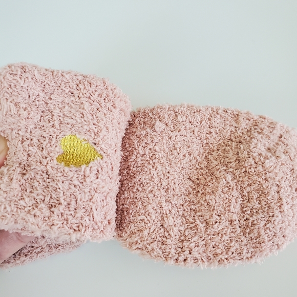 Yingzifeiwu heart fuzzy socks NWT - Picture 4 of 4